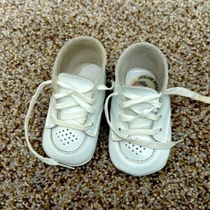 Buster Brown Baby Newborn Shoes White Tie
